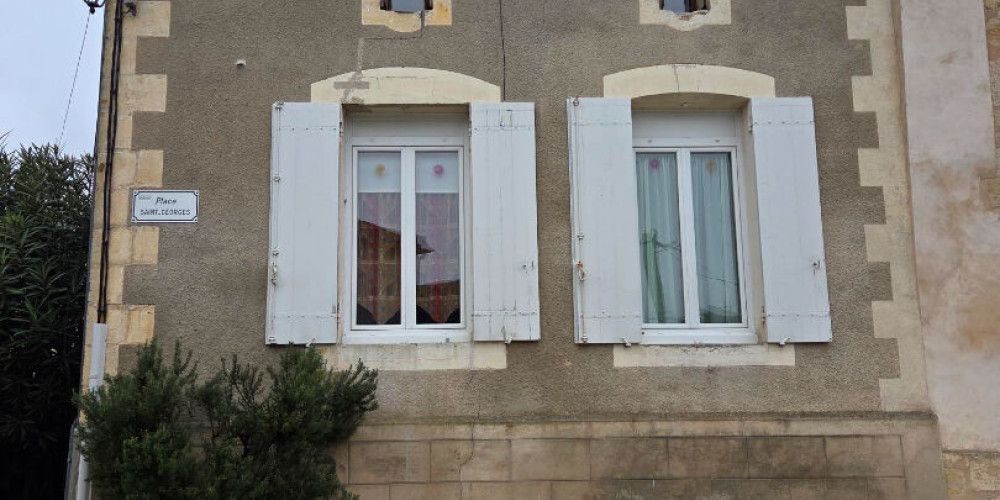 maison à LES BILLAUX (33500)